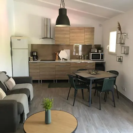 Le Au Calme D'aubignan 4 Personnes, 1 Holiday home